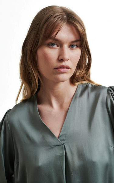 Second Female Agave Silky Blouse